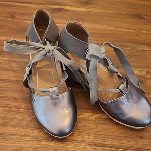 Vionic Metallic Gray Flats with Ribbon Ties